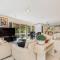Sunlit Upstairs Suite with Hot Tub & Garden surrounds