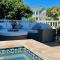 Stunning 6 Bed, 6 Bath Beach View Home with Pool & Jacuzzi, 2 Min Walk to Ocean - 棕榈岛