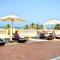 Amanzi Royal Breeze STYLISH BEACHFRONT - 拉斯阿尔卡麦