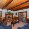 Canyon Castle Mtn Retreat w Hot Tub & Fireplace - 大熊湖