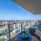 Executive Sky LUX - 2 BD 2BA Views Pool Patio & Gym