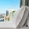 Executive Sky LUX - 2 BD 2BA Views Pool Patio & Gym