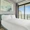 Executive Sky LUX - 2 BD 2BA Views Pool Patio & Gym