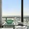 Executive Sky LUX - 2 BD 2BA Views Pool Patio & Gym