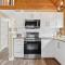 Lake Vibes 3 BD 1 BA Cottage steps from the Lake - 拉科姆