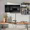 Miso 2 BD - Skyline View Patio Gym Pool & AC - Calgary