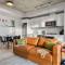 Miso 2 BD - Skyline View Patio Gym Pool & AC - Calgary