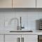 Miso 2 BD - Skyline View Patio Gym Pool & AC - Calgary