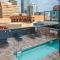 Miso 2 BD - Skyline View Patio Gym Pool & AC - Calgary