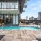 Miso 2 BD - Skyline View Patio Gym Pool & AC - Calgary