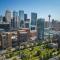 Miso 2 BD - Skyline View Patio Gym Pool & AC - Calgary
