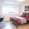 Centrally Located Modern Suite - Норт-Ванкувер