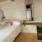 5 minutes from Goodwood self-contained Log Cabin - Westhampnett
