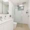 Luxury 2-Bed with Ocean Views and Garden - Collaroy