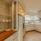 Adventure & Relaxation Cozy 3BR Stay with Games & Scenic Views - 基督城