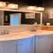Triple See NY Now - Sleeps 41 -15 Mins to NYC - Юнион-Сити