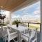 Spacious 3BR Home Sleeps 8 Private Backyard - إيفريت