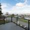 Spacious 3BR Home Sleeps 8 Private Backyard - إيفريت