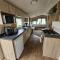 Static Stays at Lyons Robin Hood - Private Caravans with PS5 and WiFi - Meliden