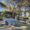 Grande terrasse, piscines, tennis, crique, plage...