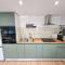 Kirkby Bungalow by City SuperHost - Kirkby