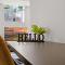 Bright and Modern Studio in Louisville # 108 - لويزفيل