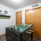 Private Home 5min walk to Beach with Top Deck Spa - 科罗拉