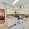 Pet-Friendly Freeport Home - 2 Mi to Beach! - Destin