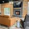Brand New Rustic Cabin with pool table and fireplace - Purcell