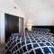 Bright Big City Lights Your Home Near the Strip - Лас-Вегас