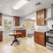 Spacious Retreat w Large Kitchen & Outdoor Patio - Пасадена