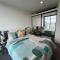 Modern 7th floor Flat, Parking, Convenient, Quiet - ملبورن