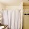 Catbird Hideaway - همبل