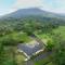 Unique Arenal Volcano-View Villa Style Home - 埃尔卡斯蒂约