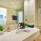 Stay in the heart of Surfers