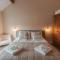 Roger Suite - Whaley Bridge