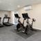 Luxury 2 Bedroom with Gym, Workspace, Balcony, Free Parking and 3 mins walk to train station - 泰晤士河畔沃尔顿
