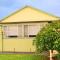 Cottage 5 mins from surf and lake