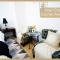 Private Room & Bathroom in Watersedge Apartment sharing with Host Couple - Abú Zabí