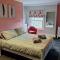 Room in Guest room - Comfortable Guest Room with a Bath - Guest Room 6 - Cranleigh