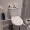 Room in Guest room - Comfortable and Spacious - Guest Room 8 - Cranleigh