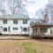 Quiet 2-Story Home Garden View & Large Kitchen - فيرفاكس