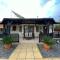 Cheerful and cozy Bungalow with pool and fireplace