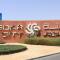 Masdar 2BR Apt Pool Parking and Near the Airport - 阿布扎比