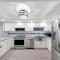 Stunning beachfront view and large balcony with pool access - Нью-Смирна-Бич