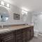 Stunning beachfront view and large balcony with pool access - Нью-Смирна-Бич