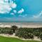 Stunning beachfront view and large balcony with pool access - Нью-Смирна-Бич