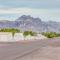 Apache Junction Home with Covered Deck and Grill - Апачи-Джанкшен