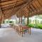 Amazing 4BR Villa with Pool at Mesa de Yeguas - 阿纳波伊马