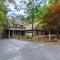 Big Sky - Pet Friendly Big Canoe GA Cabin-Modern amenities, hot tub, pet friendly, mountain views, access to lakes, golf courses - Afton